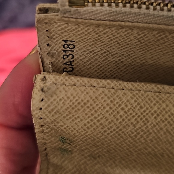 Louis Vuitton Damier Wallet - Picture 6 of 6